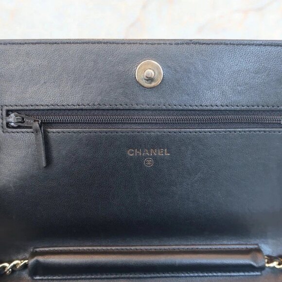 Authentic CHANEL V- Stitch wallet on chain WOC Lambskin black crossbody - Picture 12 of 15